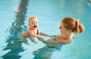 Babyschwimmen macht Spaß
